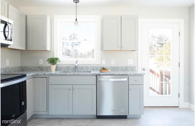 Building Photo - 2 br, 1.5 bath Townhome - 5 Anglers Road