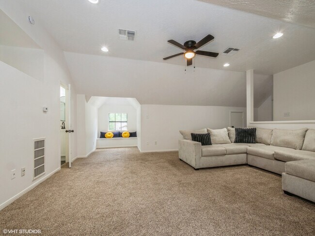 Building Photo - 1320 E Red Cedar Cir