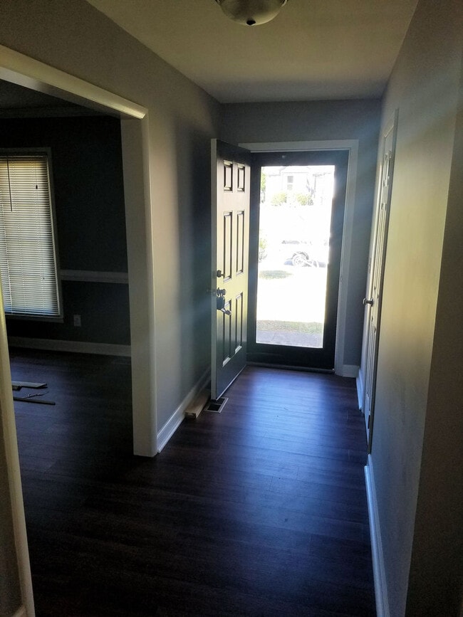 Building Photo - Great updated ranch in convenient location