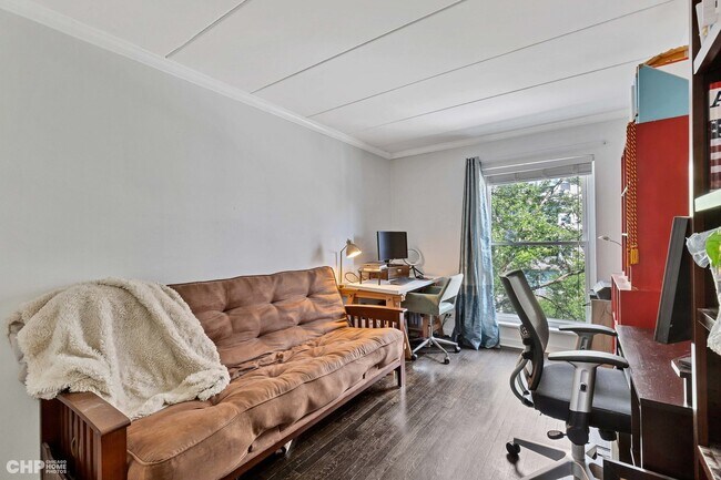 Building Photo - 711 W Gordon Terrace