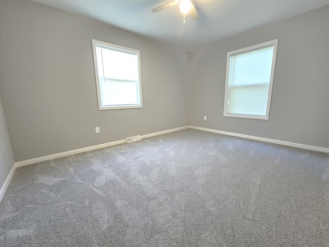Building Photo - 1417 Bayview Ln