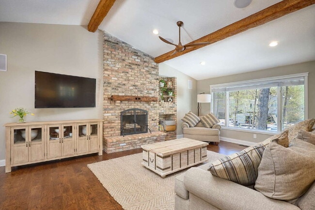 Building Photo - 1832 Essex Rd