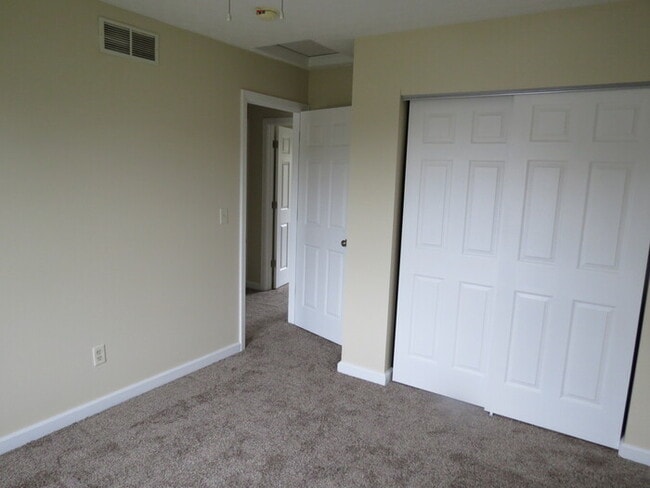 Building Photo - 35 Ashton Dr