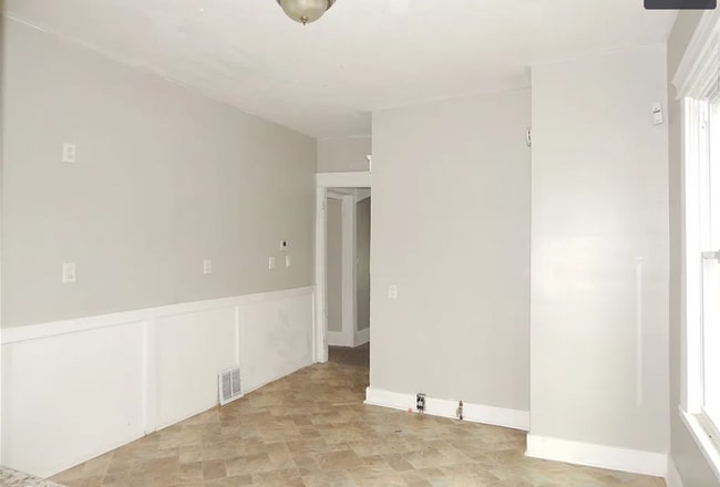 Building Photo - 10817 Hull Ave