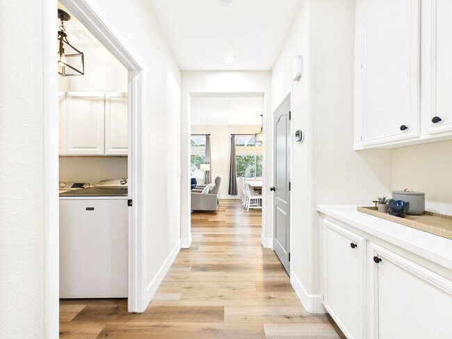 Building Photo - Elegant Fully Furnished 3-Bedroom 2-Bath Retreat in Summerlin