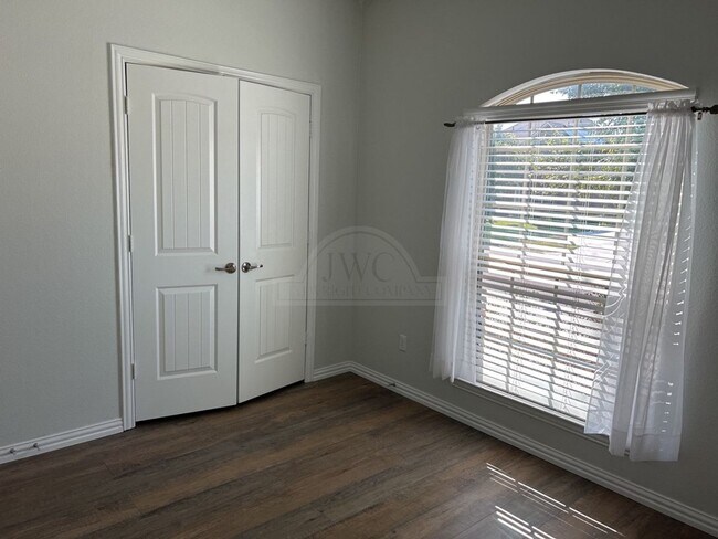 Building Photo - 6311 Serpentine Dr