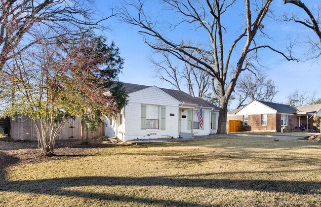 Building Photo - Updated Garland Home