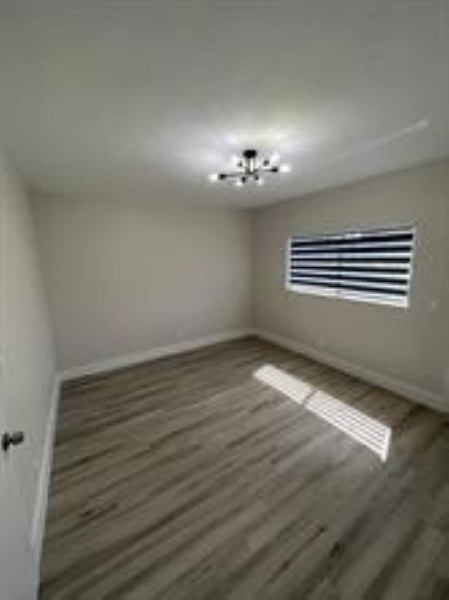 Building Photo - 2665 Middle River Dr