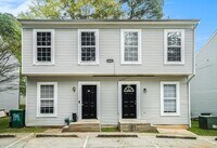 Building Photo - Conveniently Located 3BR/2.5BA Townhome in...