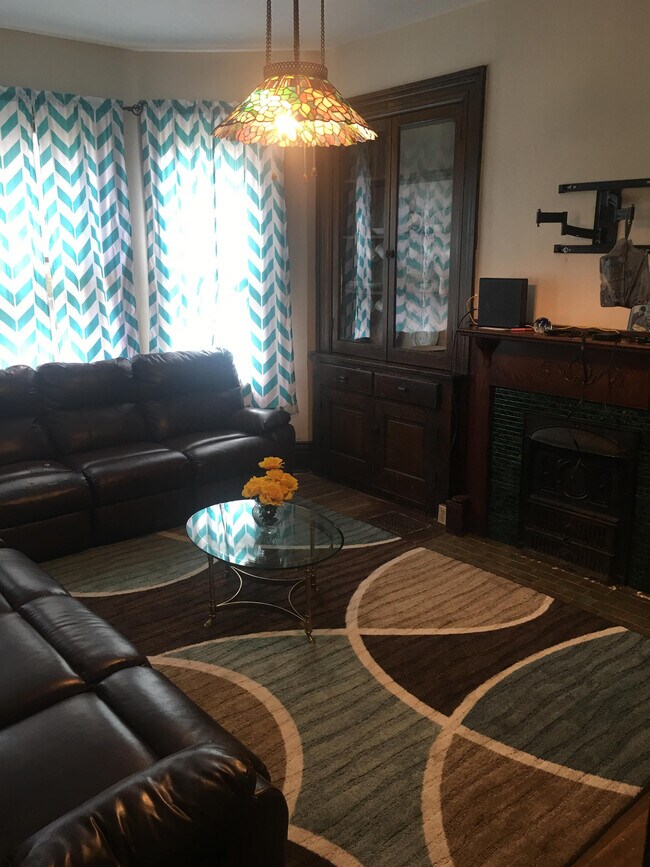 Building Photo - 2949 Zephyr Ave