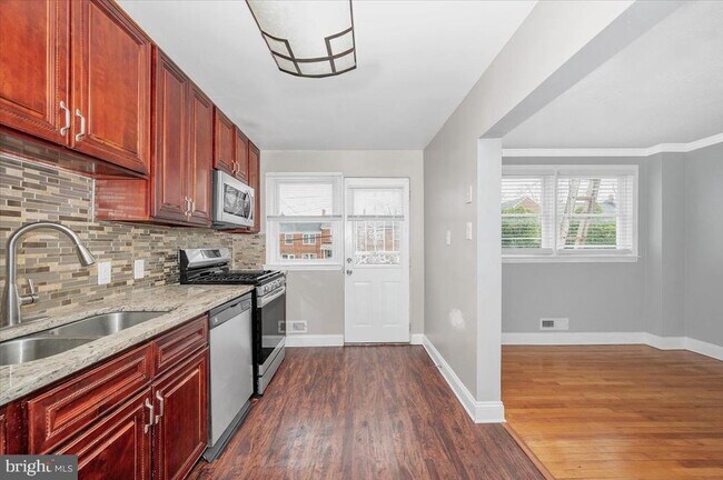 Building Photo - 1551 Langford Rd