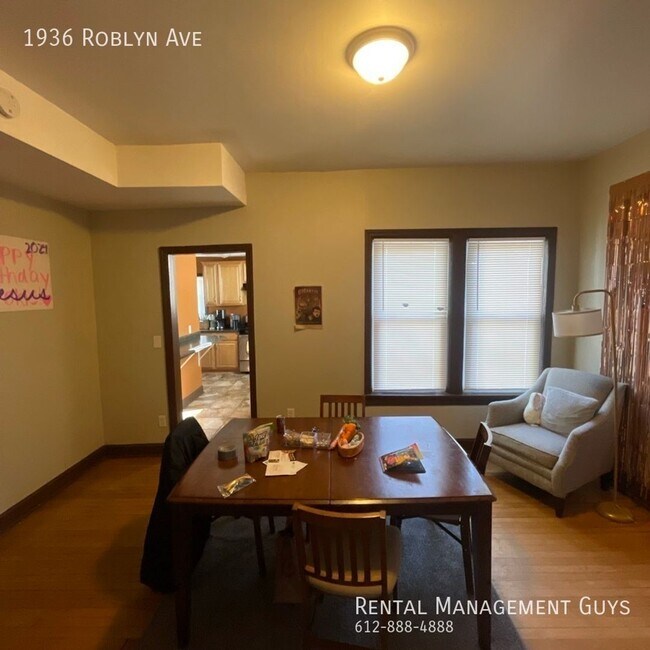 Building Photo - 1936/1938 Roblyn Ave