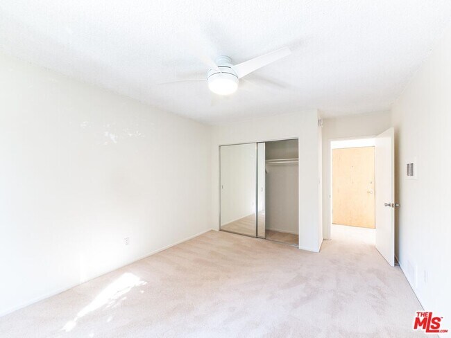 Building Photo - 122 Croft Ave