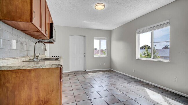 Building Photo - 7877 Kensingham Ct