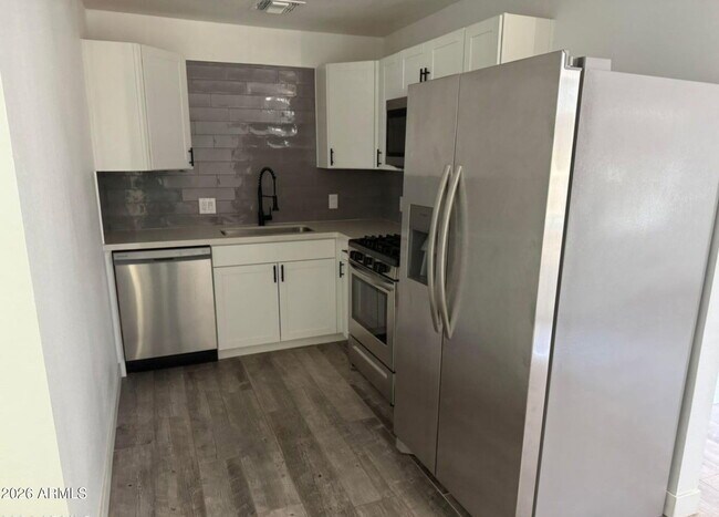 Building Photo - 5039 N 18th Ave