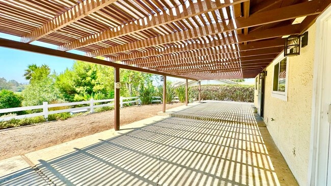 Building Photo - Awesome Single-Story Ranch-Style Home with...
