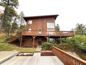 Building Photo - Pet Friendly 5 Bed 3 Bath Single Family Ho...