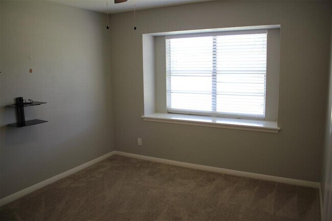 Building Photo - 10031 Haddington Dr