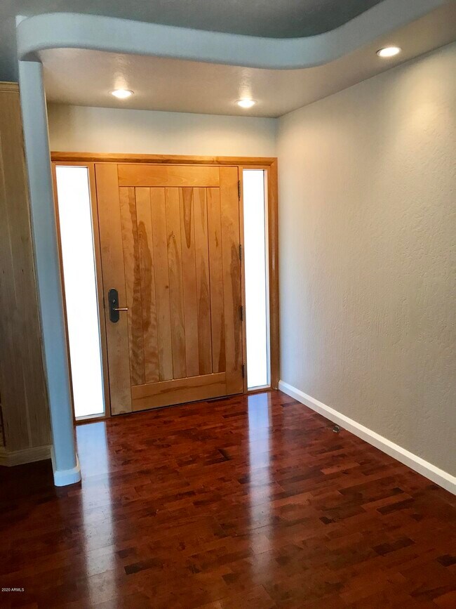 Building Photo - 185 E Cercado Ln
