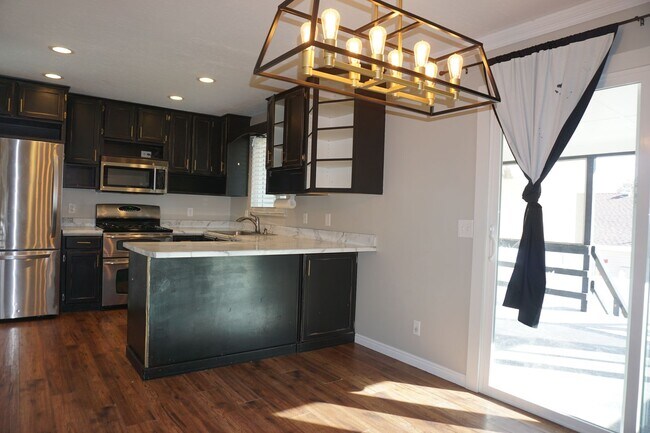 Building Photo - Quiet 4 Bedroom 2.5 Bath Taylorsville Home
