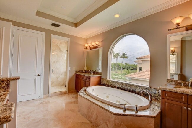Building Photo - 6669 Cobia Cir