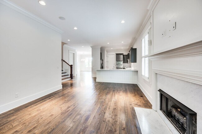 Building Photo - Stunning 4BE/3.5BA home in the heart of Green Hills!