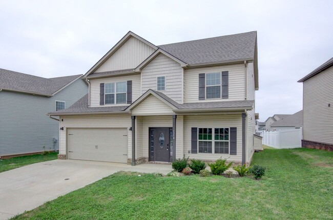 Primary Photo - Spacious 4 bed 2.5 bath Clean with Fresh P...