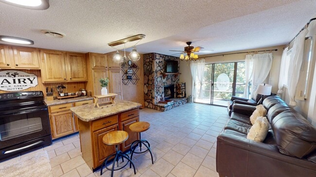 Building Photo - 1081 Cove Rd