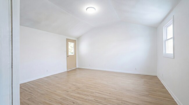 Building Photo - 3 bedroom 2 bathroom single family home | section 8 welcomed
