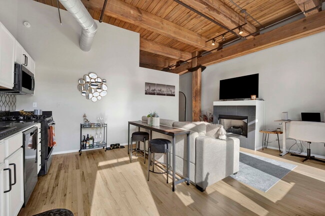 Building Photo - 625 W Jackson Blvd