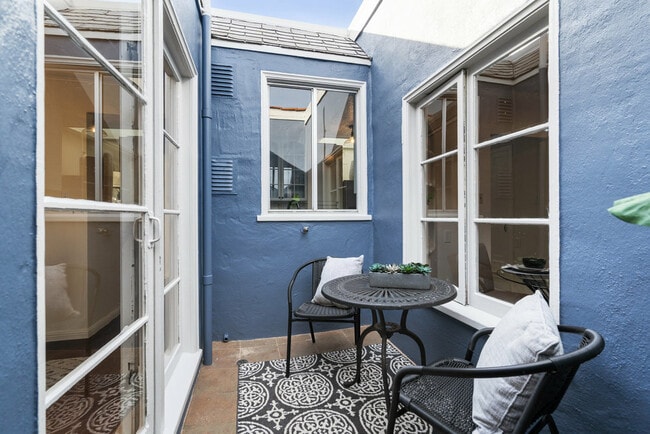 Building Photo - 724 Teresita Blvd