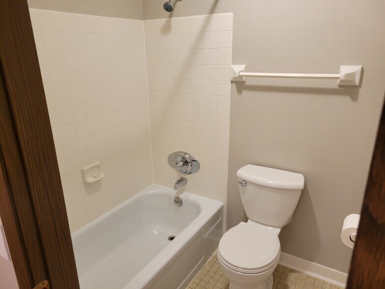 Building Photo - 3917 Heritage Hills Dr