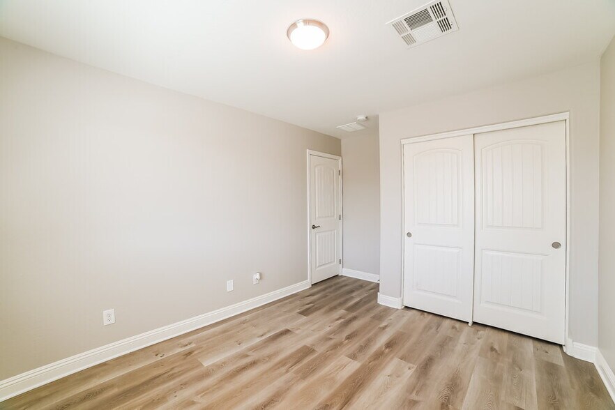 Building Photo - 5530 E Jaeger St