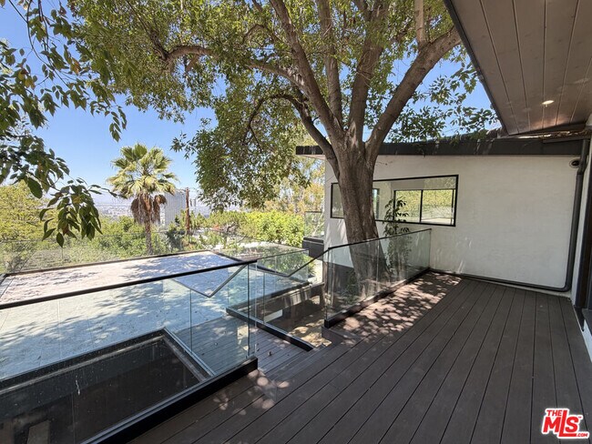 Building Photo - 3565 Multiview Dr