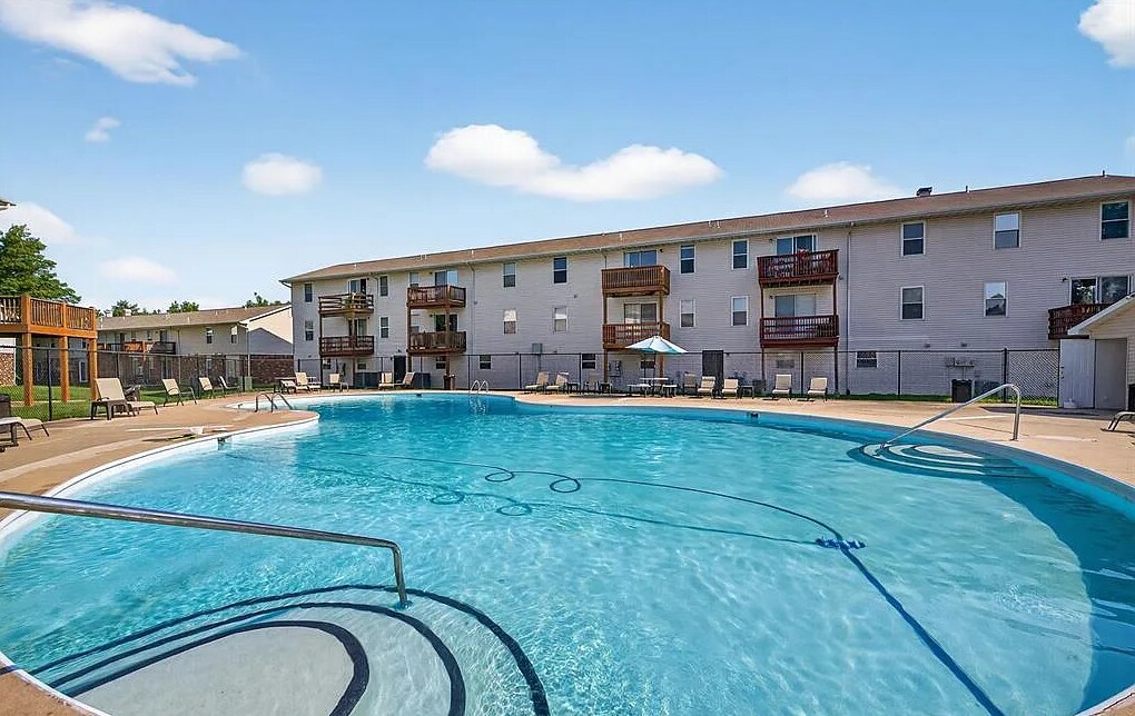 Building Photo - 2282 Highland Hill Dr