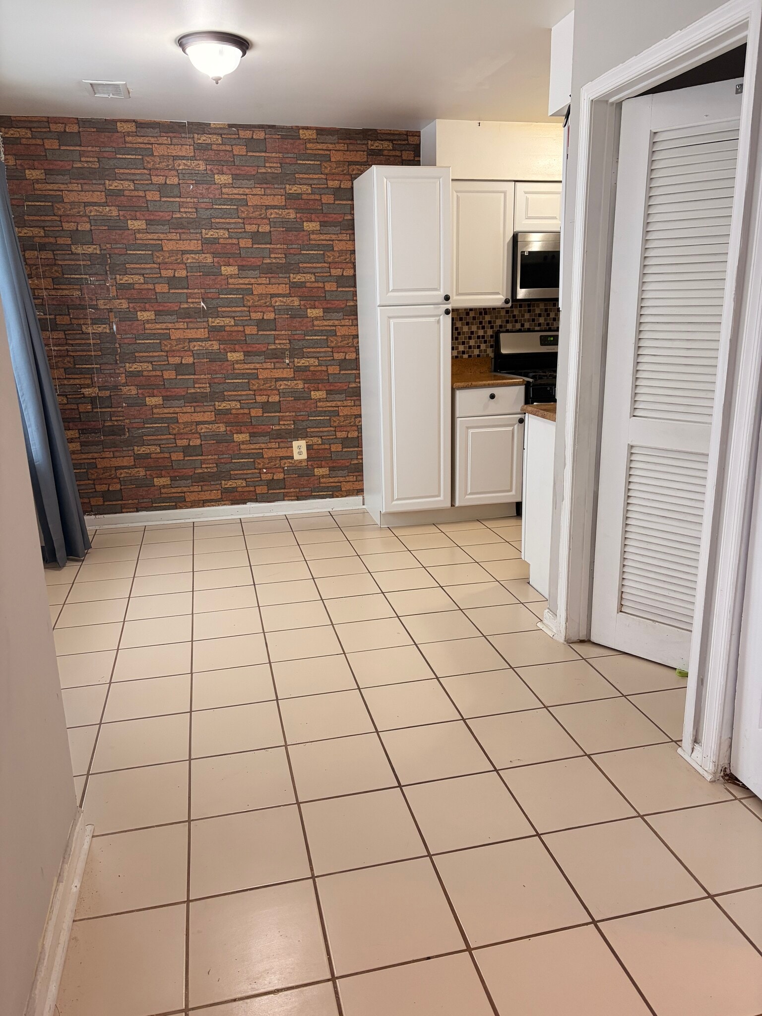 Building Photo - 11 Van Pelt Ct