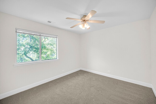 Building Photo - 607 Berkley Ct