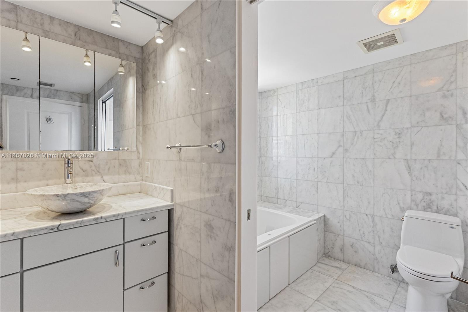 Building Photo - 1250 S Miami Ave