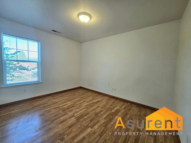 Building Photo - Great Open Concept Townhome Available Soon!