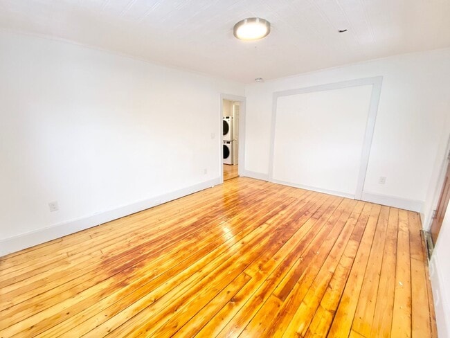 Building Photo - 69 Russell St