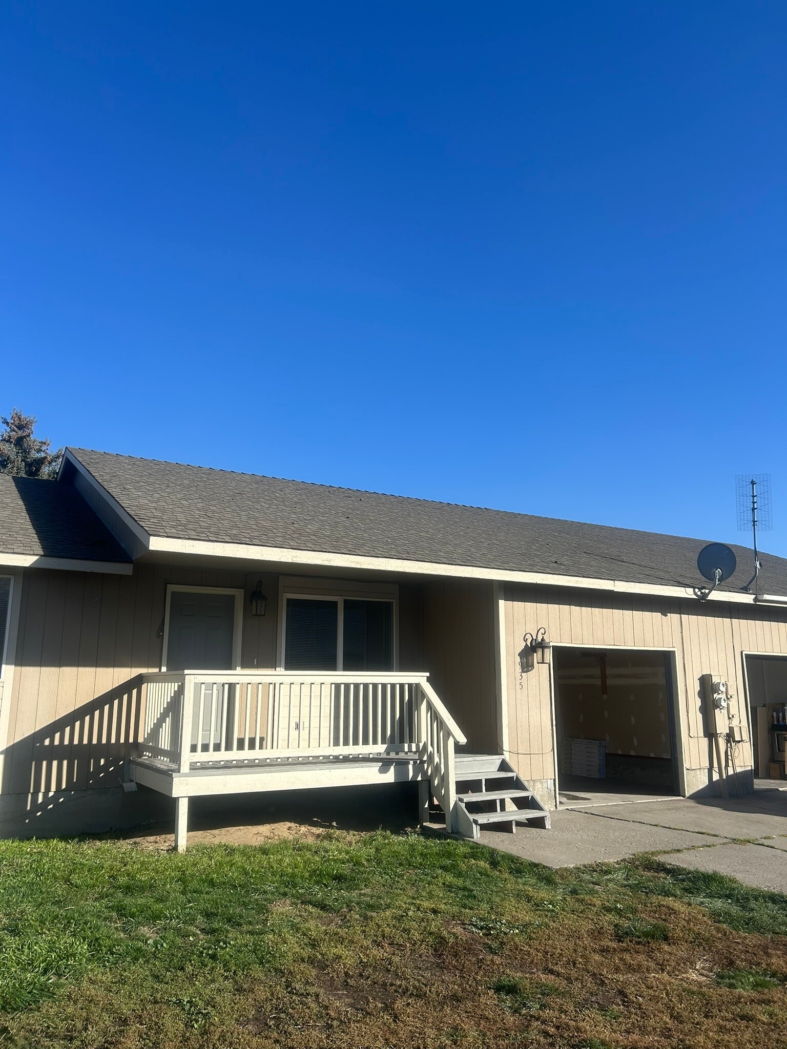 Building Photo - 935 NW Cains Rd