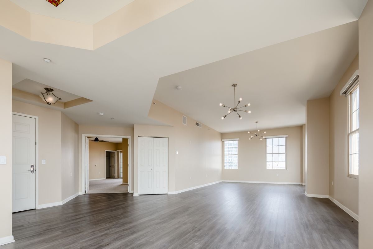 Building Photo - 475 W 12th Ave