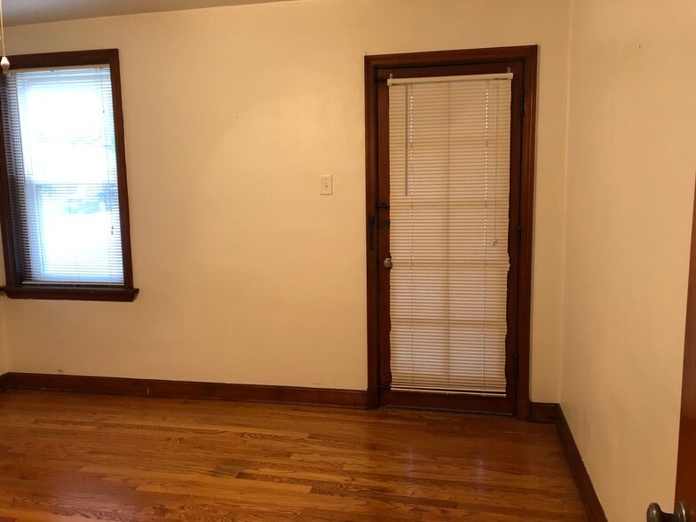 Building Photo - 5747 Devonshire Ave