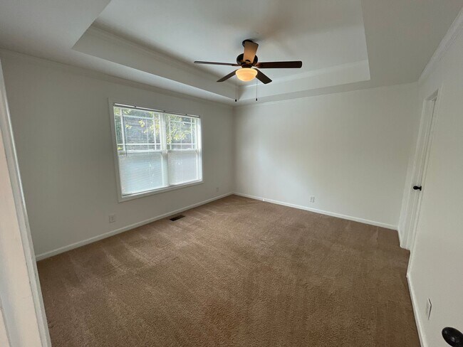 Building Photo - Well-Maintained 3 Bedroom, 2 Bath Home wit...