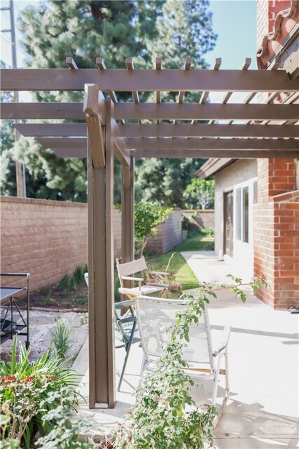 Building Photo - 183 S Starflower St