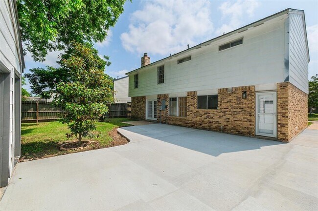 Building Photo - 1311 Sand Stone Dr