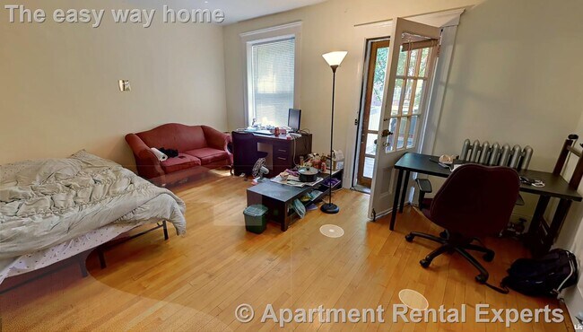 Building Photo - 14 Centre St