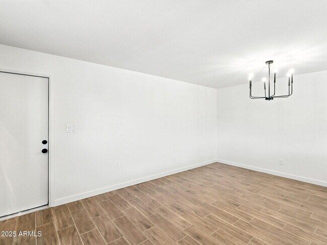 Building Photo - 2732 W Tuckey Ln