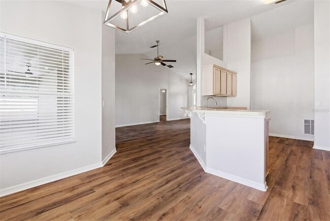 Building Photo - 896 Princeton Dr