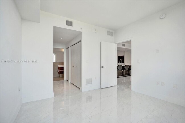 Building Photo - 301 Altara Ave